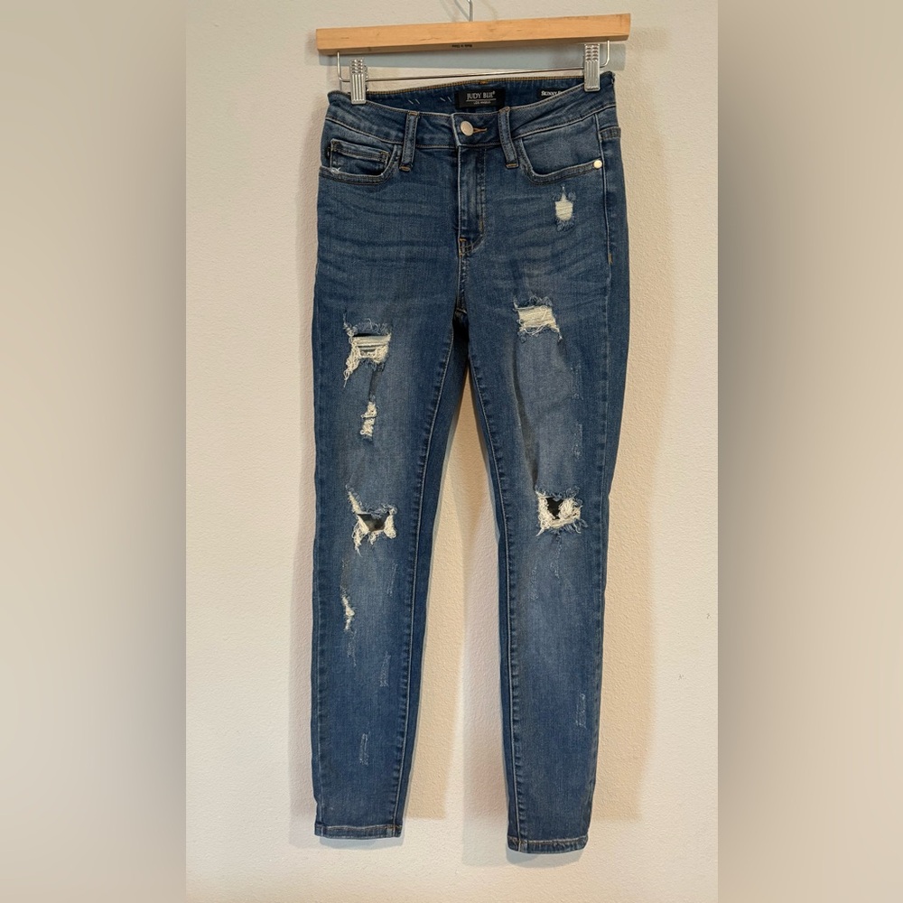 Judy Blue Jeans Women's Sz 3/26 Skinny Fit Medium Blue Stretch Denim Distressed‎